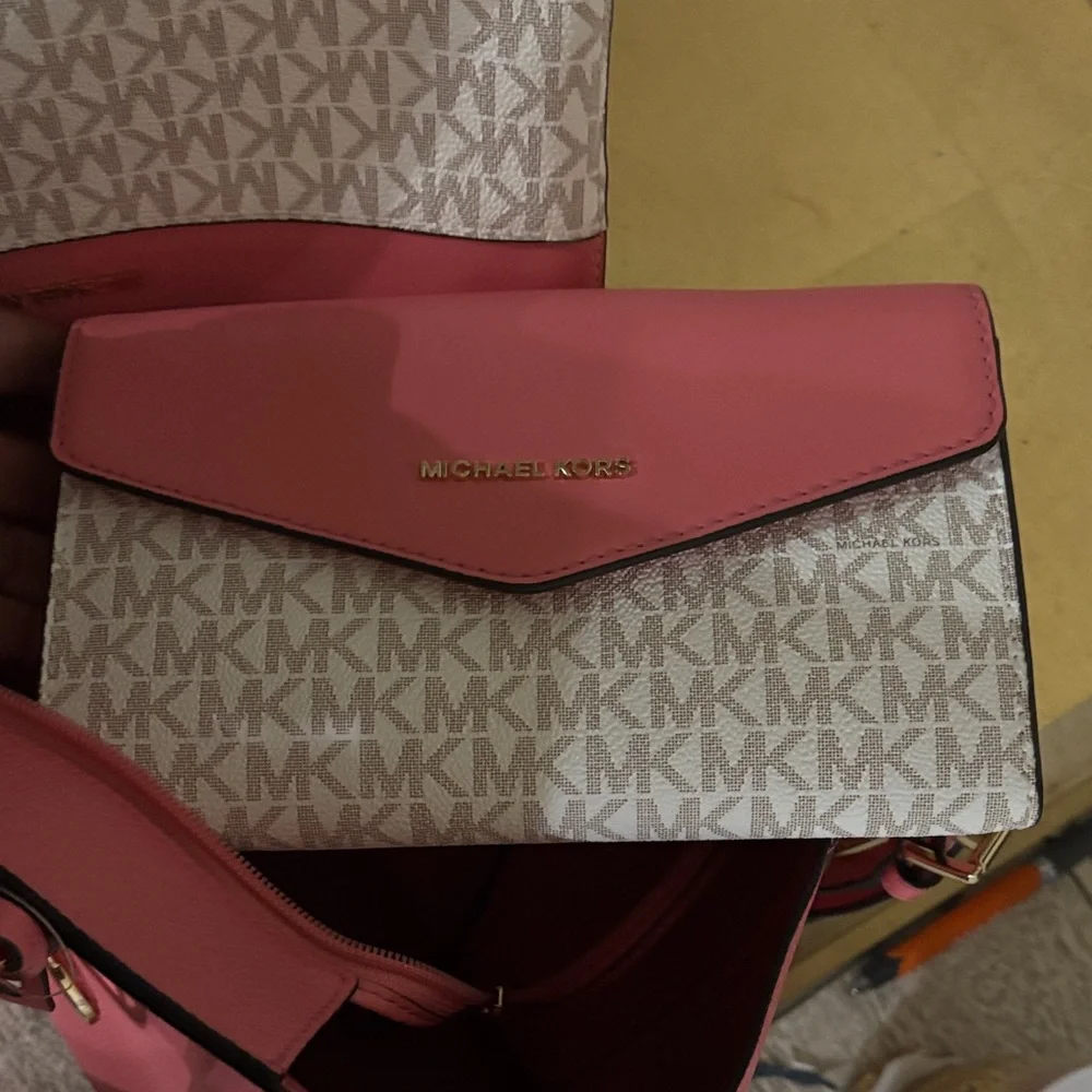 Michael Kors Vibrant Pink Tote with detachable clutch and makeup bag with strap. - Picture 3 of 12
